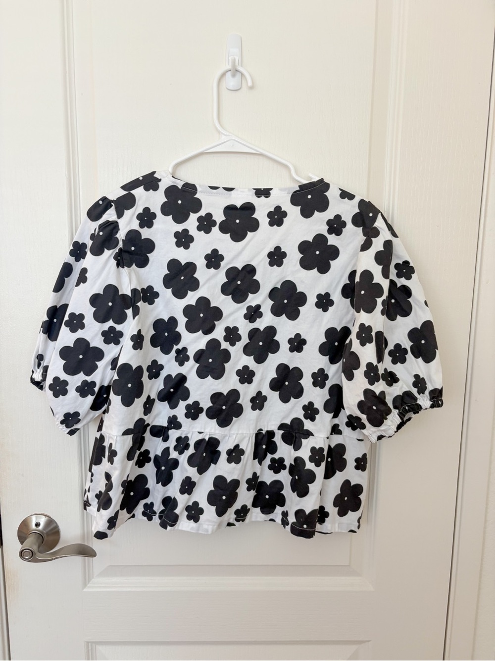 Isabella Eve Apparel Black and White Daisy Tie Front Top - Picture 4 of 4